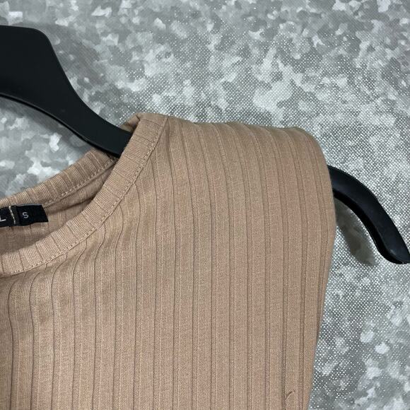 Nasty Gal NWT Taupe Ribbed Padded Shoulders Crop Top - Size Small - Sleeveless - Picture 3 of 7